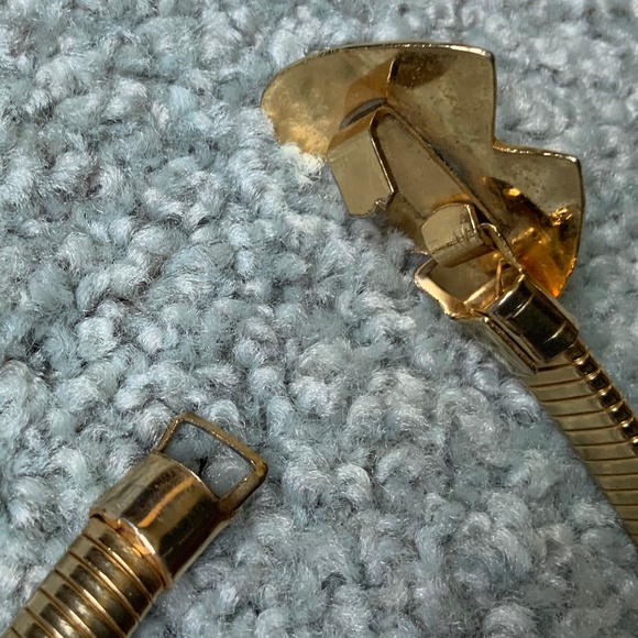 Double Heart Stretch Metal Gold Toned Belt - Picture 2 of 3